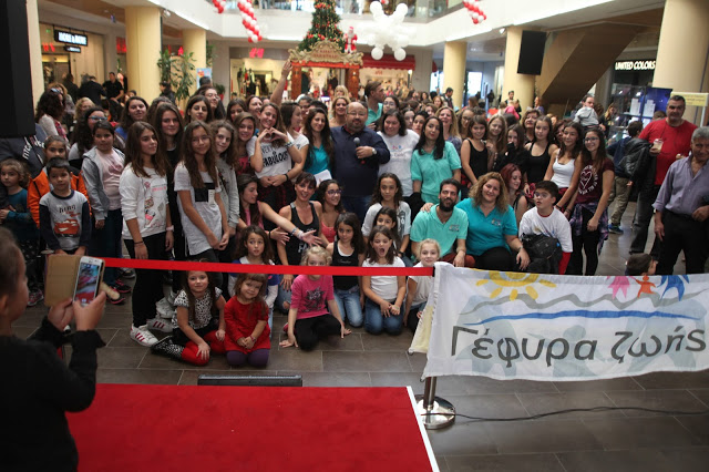 Flash mob, στο Αthens Heart για την Γέφυρα ζωής Α.μεΑ. Δυτικού Τομέα από την Σχολή Ευ ζωή [video] - Φωτογραφία 4