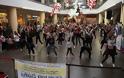 Flash mob, στο Αthens Heart για την Γέφυρα ζωής Α.μεΑ. Δυτικού Τομέα από την Σχολή Ευ ζωή [video] - Φωτογραφία 2