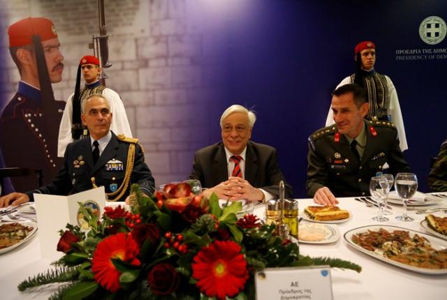 Επίσμο γεύμα της Προεδρικής Φρουράς προς τιμής του Προκόπη Παυλόπουλου - Φωτογραφία 1