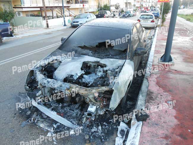 Πρέβεζα: Ύποπτη φωτιά σε Ι.Χ. τα ξημερώματα [photos] - Φωτογραφία 4