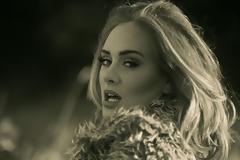 Δείτε το νέο look της Adele! [photos]