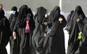 Δεν φαντάζεστε ποια είναι τα πολύ απλά πράγματα που απαγορεύεται να κάνουν οι γυναίκες στην Σαουδική Αραβία