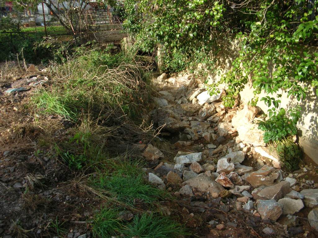 Μπάζωμα του ρέματος Ροδόπης, κατάργηση Δημόσιου δρόμου και μετατροπή του συνόλου σε οικόπεδο στην Σταμάτα Αττικής - Φωτογραφία 10