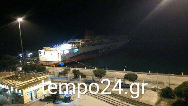 Πάτρα: Επιτέλους ρυμουλκήθηκε το πλοίο φάντασμα Ionian Queen από το λιμάνι - Άλλαξε όψη ο Μώλος της Αγίου Νικολάου - Φωτογραφία 4