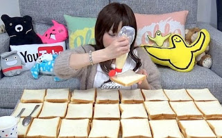 Η μικροσκοπική Γιαπωνέζα που καταβροχθίζει 100 φέτες ψωμί! - Φωτογραφία 1