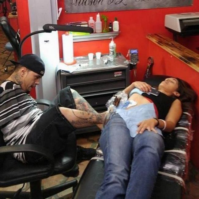 Ένας tattoo artist χωρίς χέρια - Φωτογραφία 4