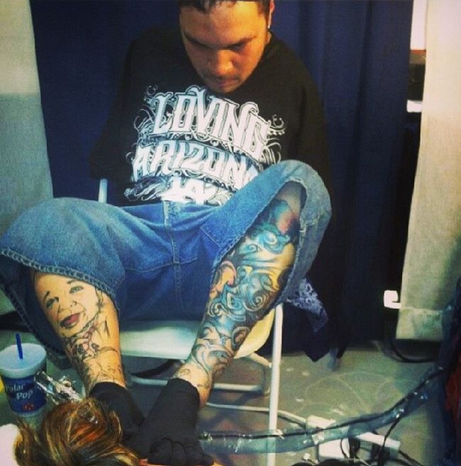 Ένας tattoo artist χωρίς χέρια - Φωτογραφία 6