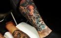 Ένας tattoo artist χωρίς χέρια - Φωτογραφία 7