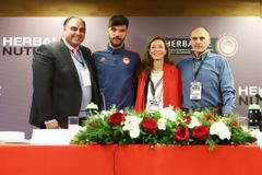 ΟΛΥΜΠΙΑΚΟΣ ΚΑΙ Herbalife ΓΙΑ 5η ΧΡΟΝΙΑ ΜΑΖΙ! (PHOTOS)