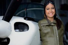 Μια πιλότος χωρίς χέρια: Η ιστορία μιας γυναίκας που ξεπέρασε την αναπηρία της και εμπνέει (Φωτό)