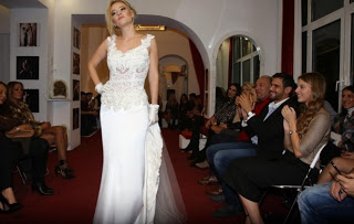 Η Ιλένια νύφη και οι σπόντες του Ουγγαρέζου [video] - Φωτογραφία 1