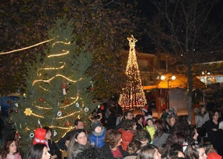 Άναψε το χριστουγεννιάτικο δέντρο της η Δ.Ε. Βαγίων Δήμου Θηβαίων - Φωτογραφία 1