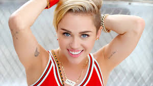 Άγριο κράξιμο στη Miley Cyrus από θαυμαστές της... Τι έκανε και ενοχλήθηκαν όλοι; [photos] - Φωτογραφία 1