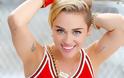 Άγριο κράξιμο στη Miley Cyrus από θαυμαστές της... Τι έκανε και ενοχλήθηκαν όλοι; [photos] - Φωτογραφία 1