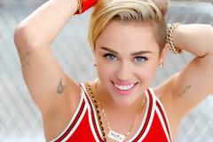 Άγριο κράξιμο στη Miley Cyrus από θαυμαστές της... Τι έκανε και ενοχλήθηκαν όλοι; [photos]