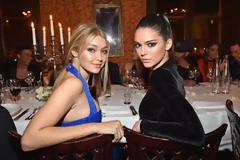 Η Kendall και η Gigi έκαναν διάσημο έναν άστεγο Έλληνοαμερικάνο! Δείτε τον και θα πάθετε πλάκα [photo]