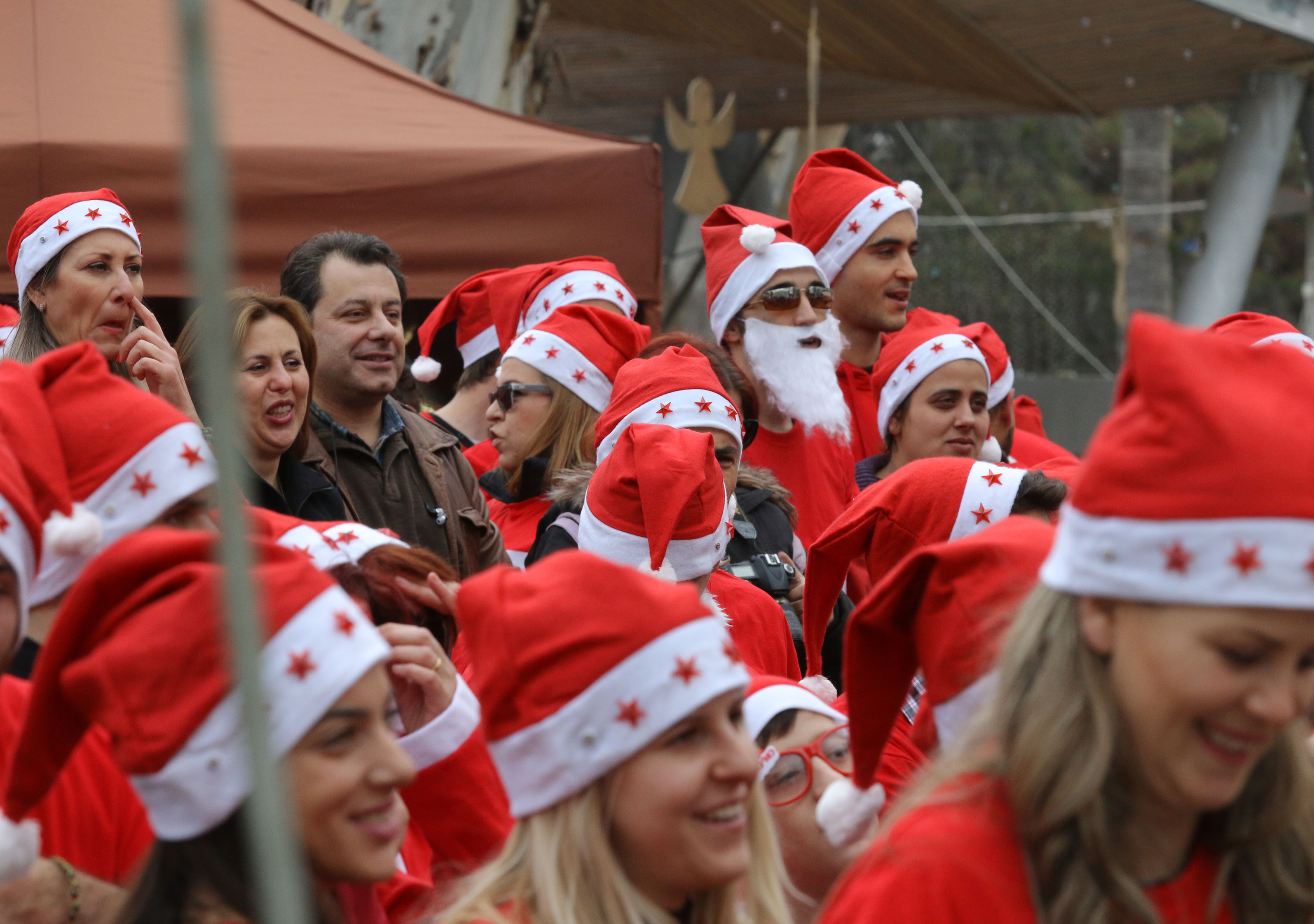 Όλο το Ηράκλειο γέμισε… Άγιους Βασίληδες – Με επιτυχία το 1ο Santa Run [photos] - Φωτογραφία 9