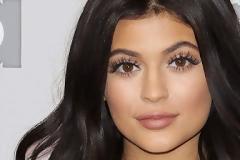 Σκληρή γυμναστική κάνει η Kylie Jenner... Ποια είναι μαζί της; [photos]