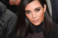 Δείτε την πρώτη βόλτα της Kim Kardashian με τα παδιά και τον άντρα της μετά τη γέννα... [photos]