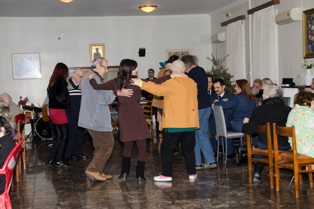 Παράθεση γεύματος στο Γηροκομείο Αθηνών από την ΠΑ - Φωτογραφία 5