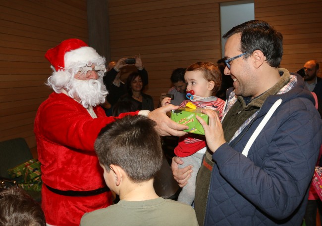 Ήρθε ο Άγιος Βασίλης για τα… παιδιά των δημοσιογράφων [photo+video] - Φωτογραφία 6