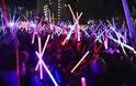 Χιλιάδες φωτόσπαθα στη μεγαλύτερη μάχη των φανατικών του Star Wars