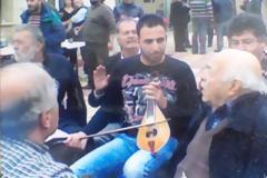 Με τα μανιτάρια ... φυτρώνουν λυράρηδες και λαουτιέρηδες
