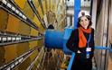 Το τιμόνι του CERN για πρώτη φορά στα χέρια γυναίκας