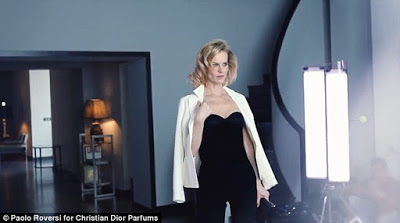 Η Eva Herzigova αποκαλύπτει το μυστικό ομορφιάς της... [photo] - Φωτογραφία 2