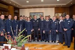 Χριστουγεννιάτικα Κάλαντα από τις Χορωδίες της ΣΙ και της ΣΤΥΑ στον Αρχηγό ΓΕΑ