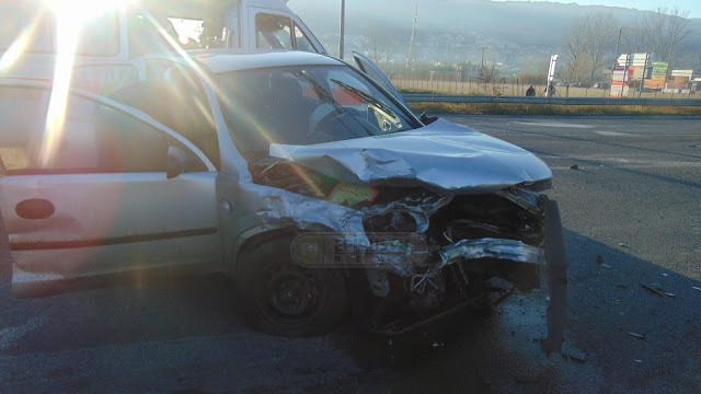 ΙΩΑΝΝΙΝΑ: Σφοδρή σύγκρουση 2 οχημάτων στην περιφερειακή οδό - Τέσσερα άτομα στο νοσοκομείο [photos] - Φωτογραφία 5