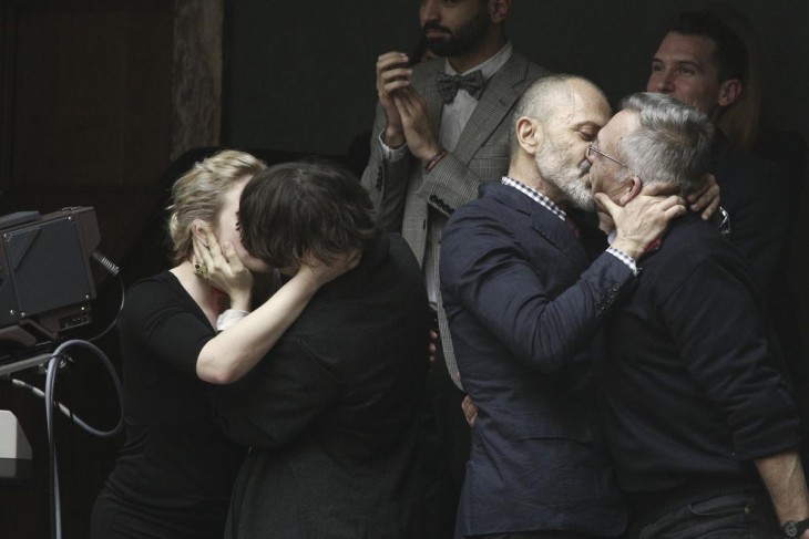 ΔΕΙΤΕ: Το πρώτο ομόφυλο φιλί μέσα στη Βουλή [photos] - Φωτογραφία 3