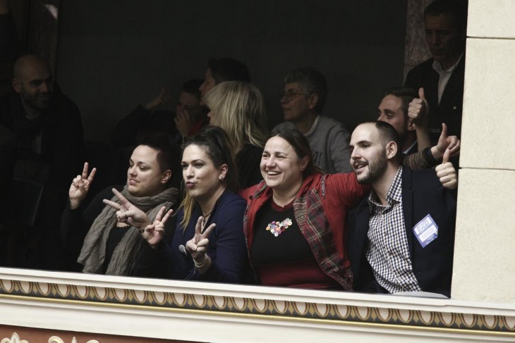 ΔΕΙΤΕ: Το πρώτο ομόφυλο φιλί μέσα στη Βουλή [photos] - Φωτογραφία 4