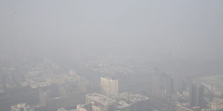 Τι λες τώρα! Η αιθαλομίχλη εξαφάνισε την Κίνα. Σε κόκκινο συναγερμό 10 πόλεις... - Φωτογραφία 1