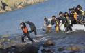 Νέα τραγωδία στο Αιγαίο. Γέμισε η θάλασσα πτώματα μετά από ανατροπή πλοιαρίου με πρόσφυγες...