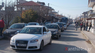 Αυξημένη κίνηση και εορταστικές ουρές στα ελληνοτουρκικά σύνορα στον Έβρο [photos] - Φωτογραφία 1
