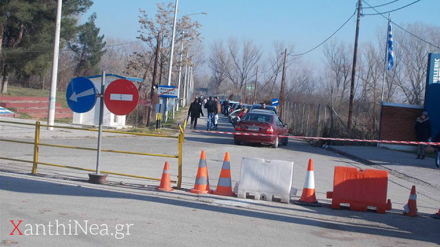 Αυξημένη κίνηση και εορταστικές ουρές στα ελληνοτουρκικά σύνορα στον Έβρο [photos] - Φωτογραφία 3