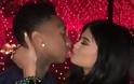 Το Χριστουγεννιάτικο φιλί της Kylie Jenner στο αγόρι της... [photo] - Φωτογραφία 2
