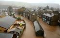Απίστευτες καταστροφές στη Βρετανία από τις πλημμύρες.... [photos] - Φωτογραφία 2