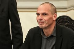 Δείτε πως τρολάρουν οι Γερμανοί τον Γιάνη Βαρουφάκη... [photos]