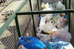 ΑΙΣΧΟΣ: Από αυτό το καρότσι τρώνε οι άπορες οικογένειες στα Τρίκαλα [photos]