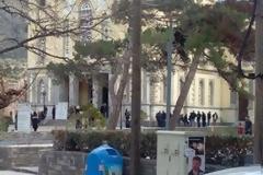 Κρήτη: Και οι “πέτρες ράγισαν” στην κηδεία της μικρής Μελίνας - Τραγικές φιγούρες οι γονείς της