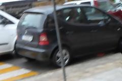 Τρικαλινός οδηγός έσπασε το προστατευτικό κολονάκι για να αγοράσει μπουγάτσα [photos]