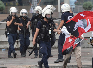 Τι λες τώρα! Η Τουρκία δίνει στους αστυνομικούς της δώρο 24 μισθούς μόνο αν.... - Φωτογραφία 1