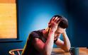 Πονοκέφαλος από hangover: Γιατί συμβαίνει – Τι να κάνετε