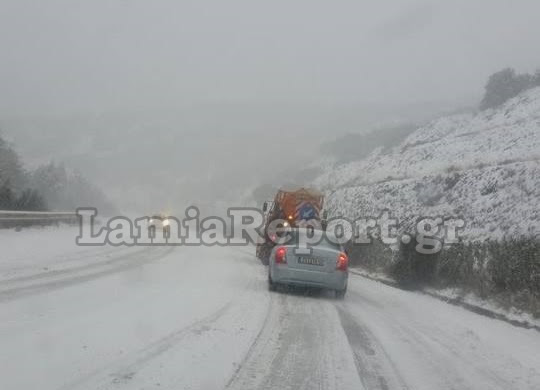 Φθιώτιδα: Μόνο με αλυσίδες ο Δομοκός - Χιονίζει και προς Μπράλο - Φωτογραφία 2