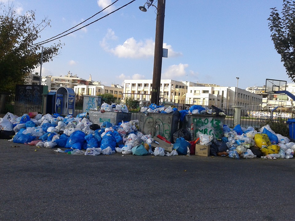ΔΗΜΟΣ ΠΥΡΓΟΥ: Κάλαντα και Πρωτοχρονιά μέσα στα «βουνά» των σκουπιδιών, την βρώμα και τα ποντίκια [photos] - Φωτογραφία 11