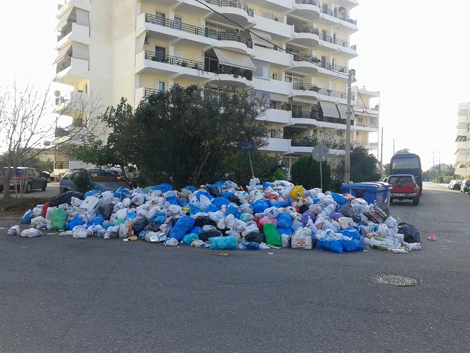 ΔΗΜΟΣ ΠΥΡΓΟΥ: Κάλαντα και Πρωτοχρονιά μέσα στα «βουνά» των σκουπιδιών, την βρώμα και τα ποντίκια [photos] - Φωτογραφία 5