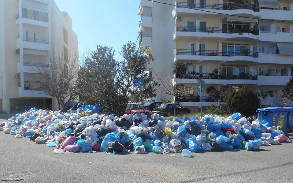 ΔΗΜΟΣ ΠΥΡΓΟΥ: Κάλαντα και Πρωτοχρονιά μέσα στα «βουνά» των σκουπιδιών, την βρώμα και τα ποντίκια [photos] - Φωτογραφία 7