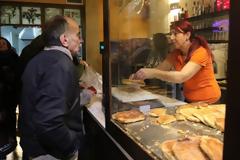 Γλυκό ποδαρικό με… μπογάτσα – Τίμησαν το έθιμο οι Ηρακλειώτες [photos]